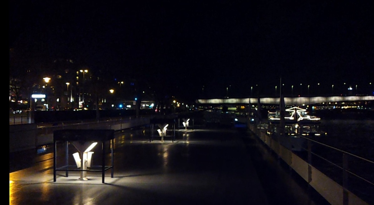 spaziergang am abend in köln am rhein