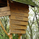 schilder am eingang in den südpark merseburg