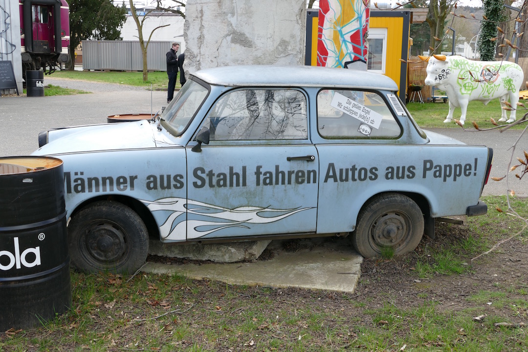 trabant außenvor dem basecamp bonn