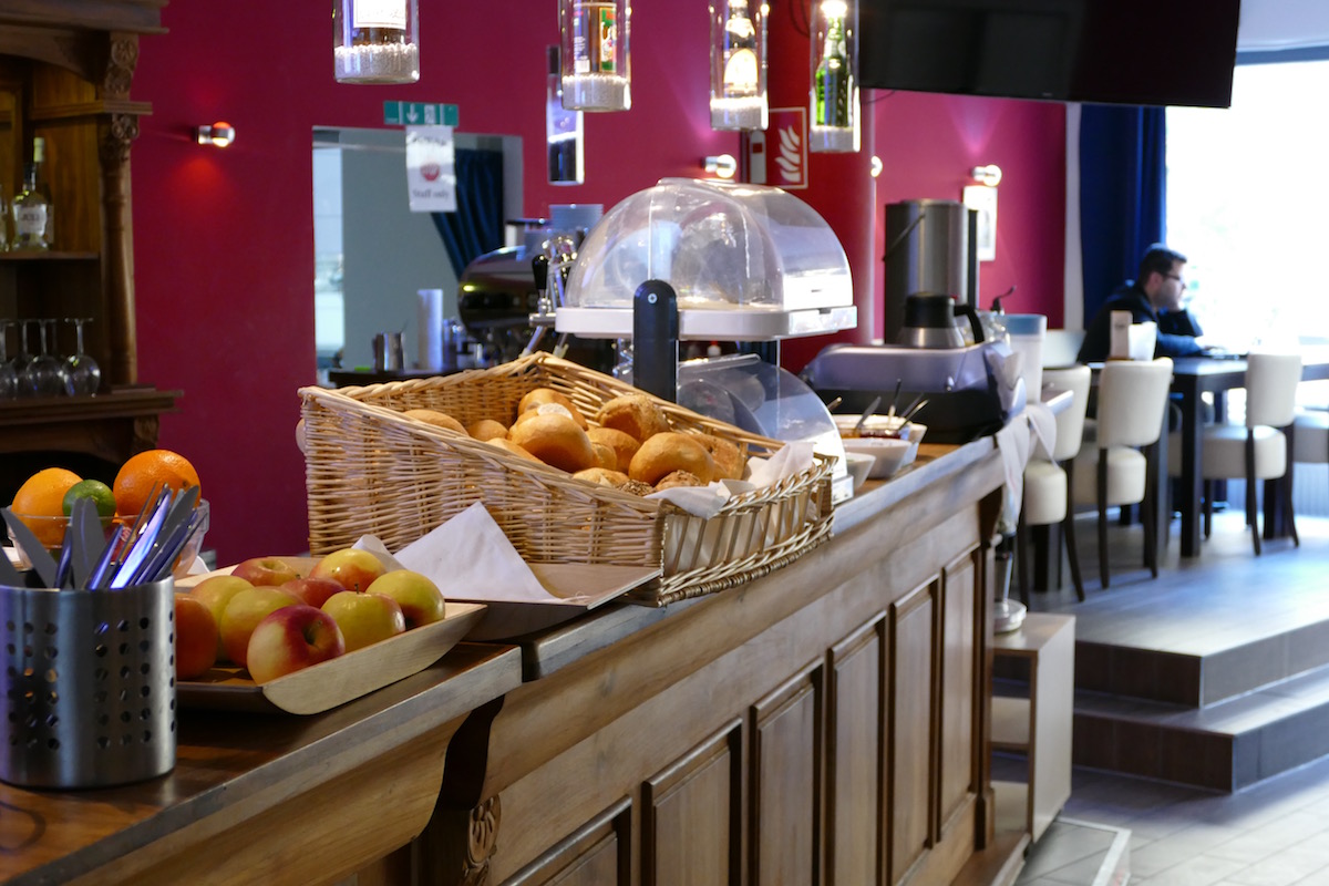 frühstück im station hostel köln