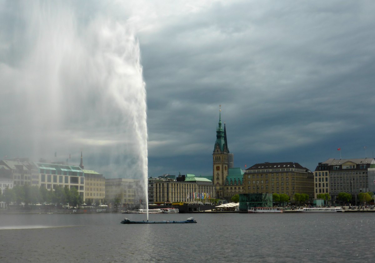 fontäne im hamburger hafen Quelle: http://escape-from-reality.de/