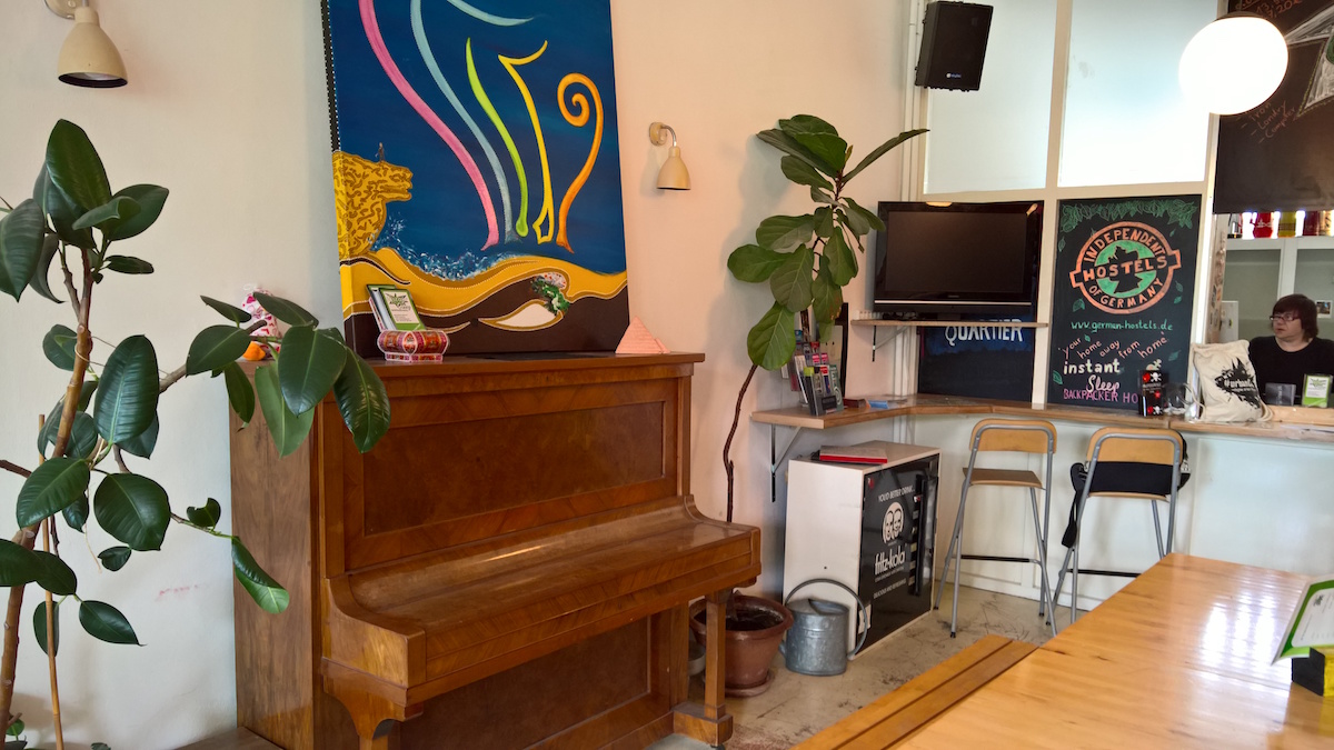 klavier im gemeinschaftsraum instant sleep hamburg