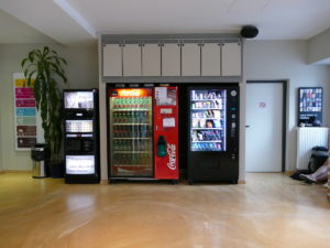 getraenkeautomatin in der lobby