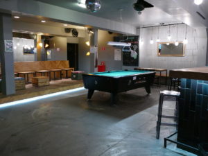 billardtisch in der wombar wien naschmarkt