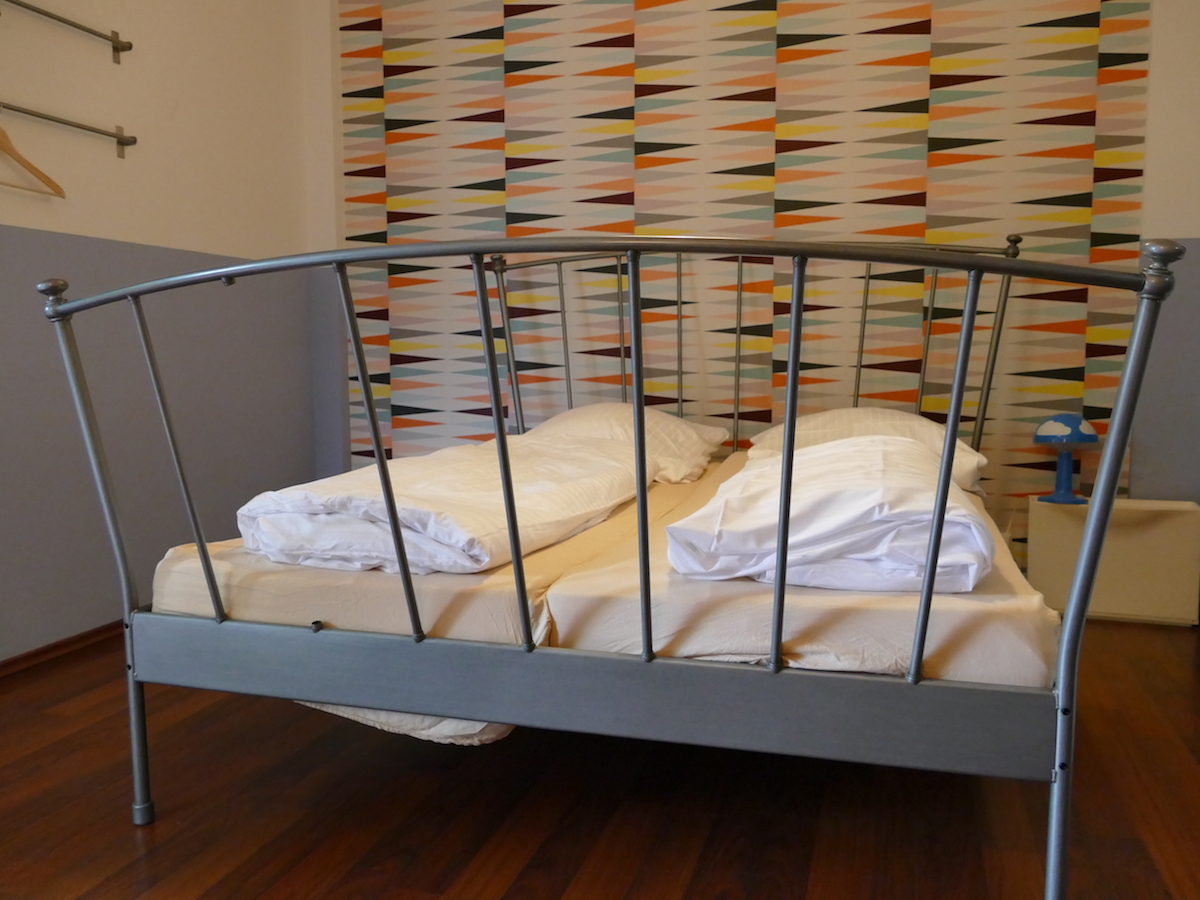 doppelbett im in hostel veritas oberhausen