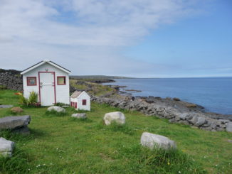 kleines haus am strand in irland