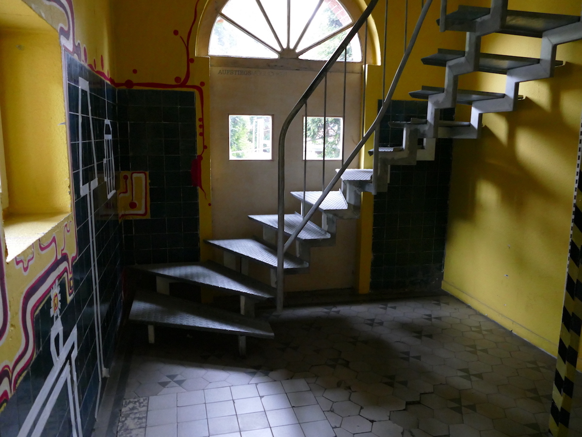 eingang im in hostel veritas oberhausen