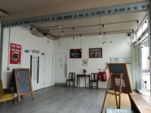 wombats city hostel london eingang zu den zimmern