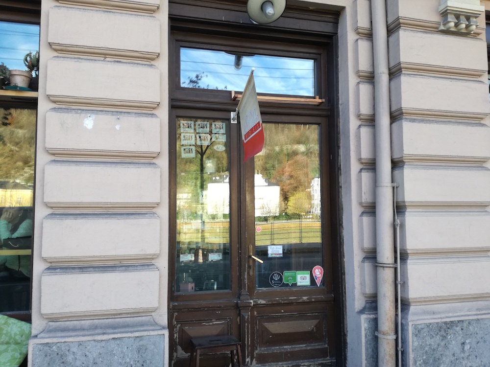 eingang cafe alchemie salzbur