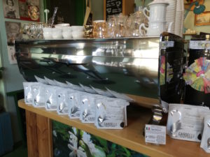 siebtraeger im cafe alchemie