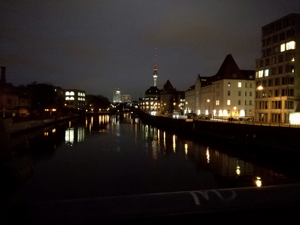 berlin funkturm bei nacht