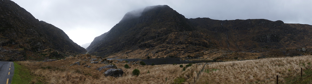 gap of dunloe in irland bei regen
