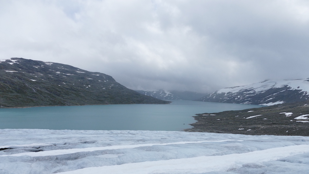 see am austdalsbreen gletscher in norwegen
