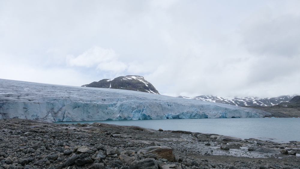 austdalsbreen gletscher vom see aus