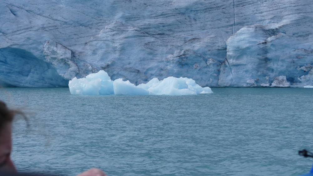 kalben eines gletschers am austdalsbreen