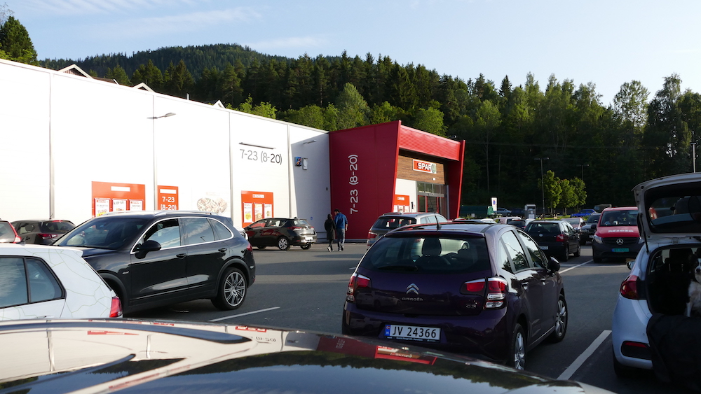 parken am supermarkt in norwegen
